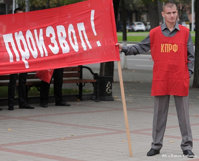 Краснодарский край: Депутаты-коммунисты Тимашевского горсовета в знак протеста покинули сессию