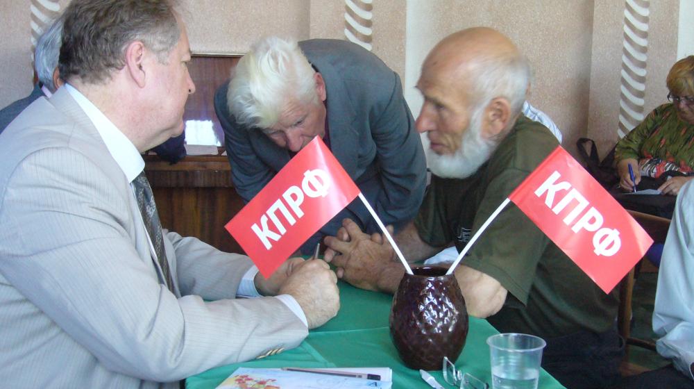 Секретарь ЦК КПРФ С.П.Обухов на встречах с партактивом  Краснодарского края: Личная активность в организации Народного референдума  и распространении партпечати –  критерий оценки партийной работы