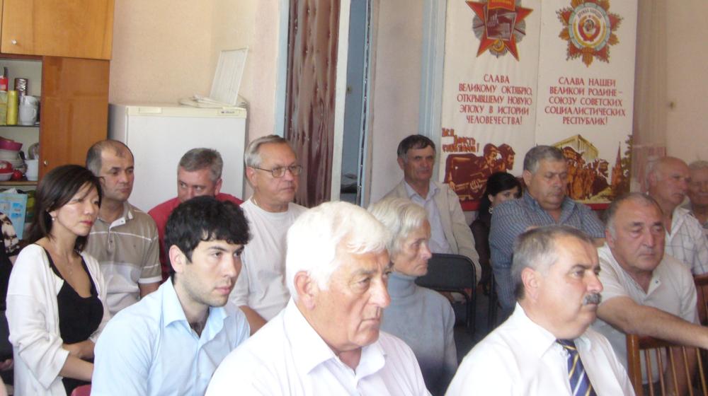 Встреча депутатов фракции КПРФ в Парламенте РСО – Алания с жителями сел. Виноградное Моздокского района