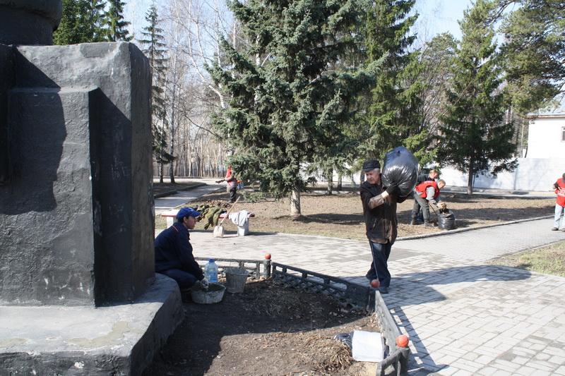 Новосибирск: В Первомайке прошел Ленинский субботник
