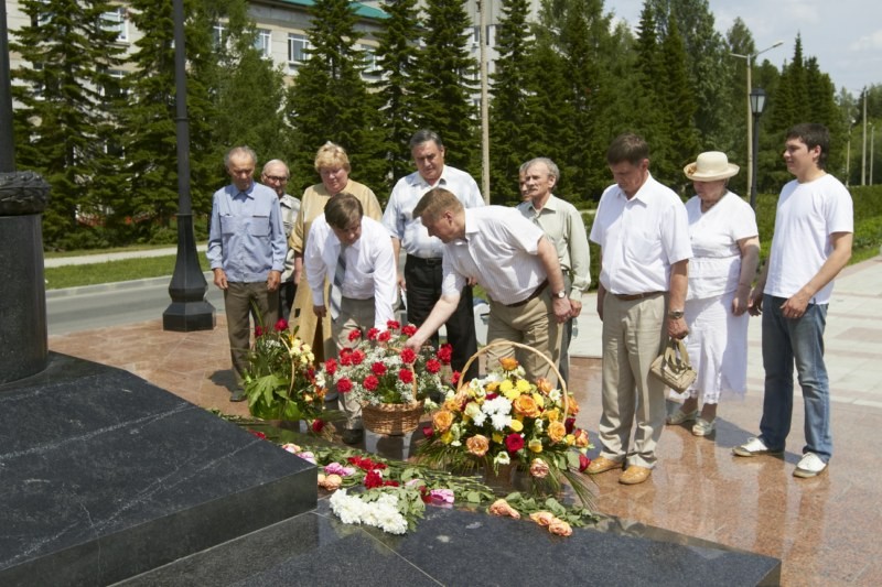 Новосибирск: коммунисты приняли участие в торжественном заседании, посвященном юбилею Валентина Коптюга