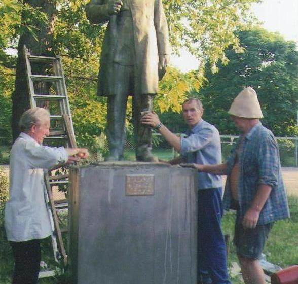 Калуга: Ленин жил, Ленин жив, Ленин будет жить!