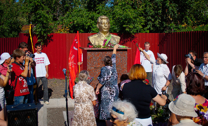 В Пензе открыт памятник Сталину