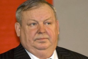 Мэр-единорос Бийска Анатолий Мосиевский, вымогавший деньги с предпринимателей и «крышевавший» бизнес зятя, получил вместо пяти лет колонии три года условно. Партия жуликов и воров своих не сдает?