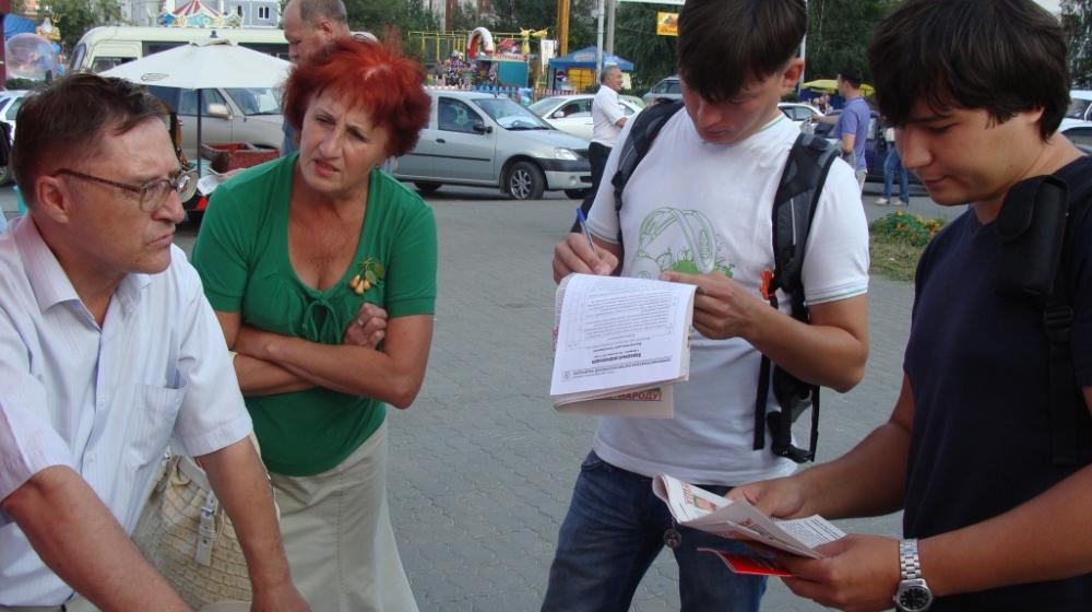 Алтайский край: В Индустриальном районе Барнаула состоялись пикеты, приуроченные к 20-летию августовских событий 1991 г. 
