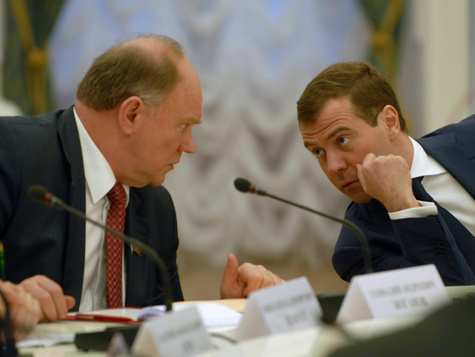  Г.А.Зюганов: Медведеву надо уволить все правительство. Иначе готовьтесь к обвалу, а не к Путину