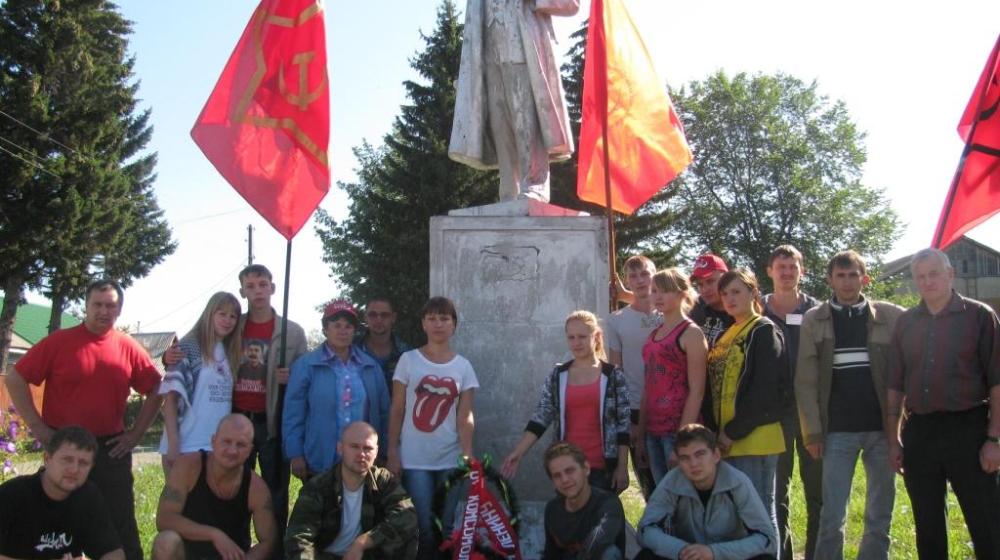 «Наш мир не продается! Продолжай бороться!» В Бийском районе Алтайского края прошел летний лагерь комсомольского актива