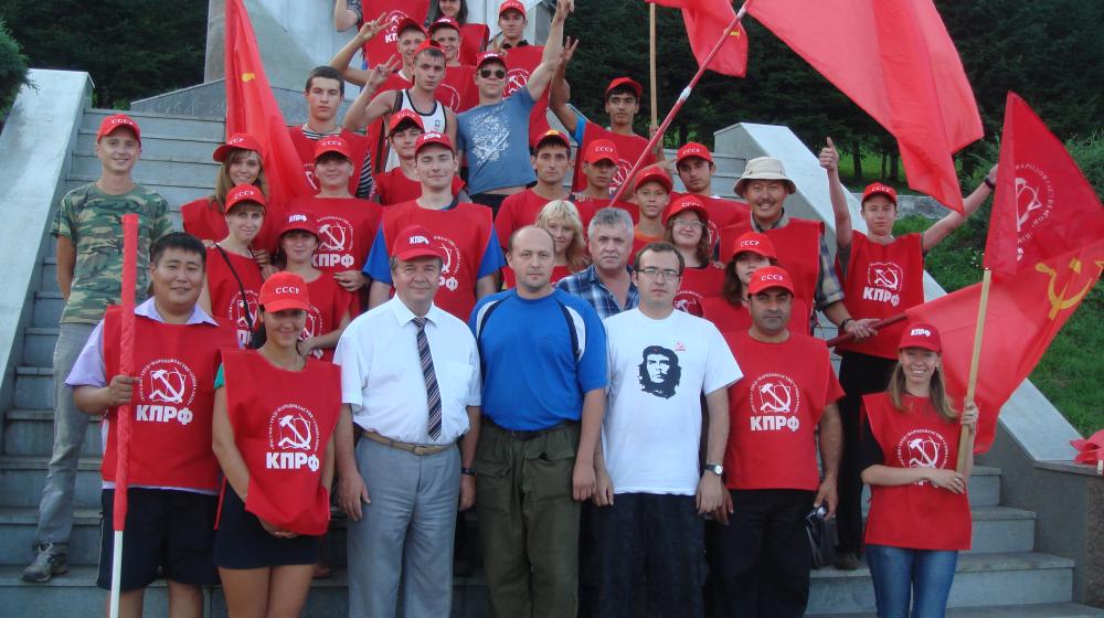 "Сказал же Ленин ясно - Россия будет красной!" В Приморье проходит Дальневосточный слет ЛКСМ