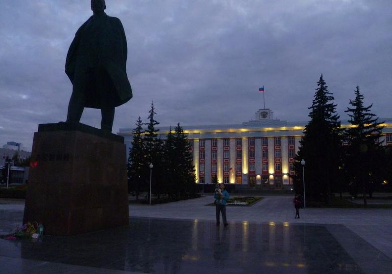 «Эта страна живет в каждом из нас…» Алтайские коммунисты провели митинг в честь Советского Союза и выступили против ликвидации памятника В.И. Ленину