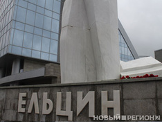 Памятник Ельцину в Екатеринбурге дал трещину
