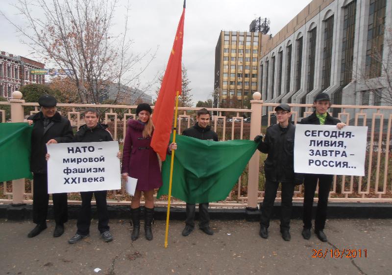 Оренбургские комсомольцы провели пикет против захватнической войны в Ливии