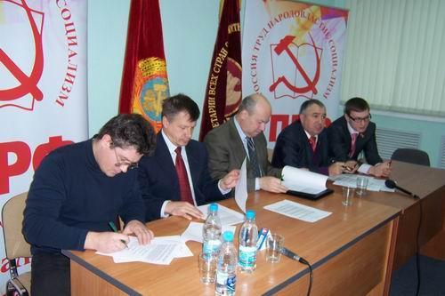 Депутаты-коммунисты объяснили, почему они демонстративно покинули зал заседаний. Пресс-конференция фракции КПРФ в Госсовете Республики Татарстан