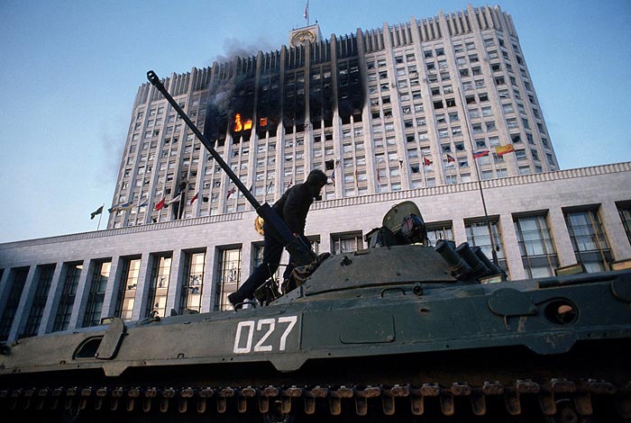 Москва: Коммунисты почтят память жертв расстрела парламента России в 1993 году