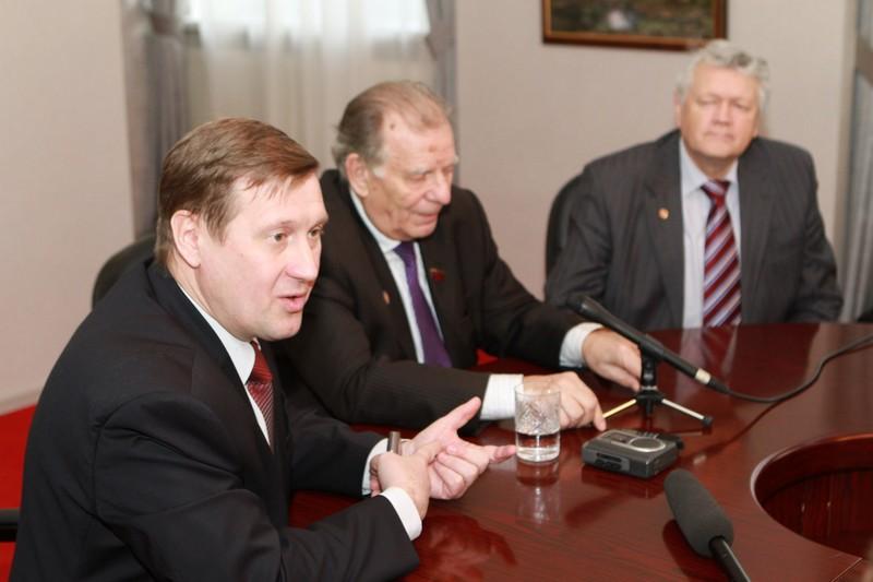 Жорес Алферов в Новосибирске: Пока большинство у «Единой России», развивать науку очень трудно