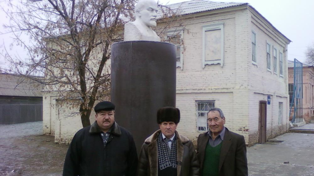 Ленина не забыть! В Астраханской области открыт еще один памятник вождю мирового пролетариата