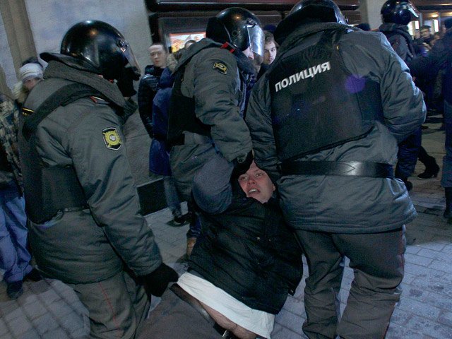 Лидер коммунистов Москвы, депутат Госдумы В.Ф.Рашкин о конвейере беззакония в столице. Приговоры выносились в зависимости от очерёдности: "Чётным задержанным – 10 суток ареста, нечётным – 1000 рублей штрафа"