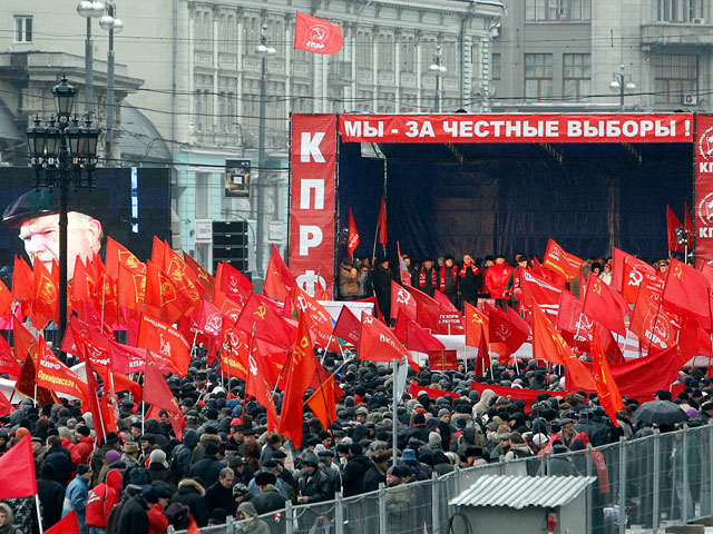 Лучшие лозунги народного протеста на Манежке: "Чуров, прокати меня на "карусели!", "1612, 1812, 2012!", галерея карикатур на Путина-Медведева "Лысый-волосатый"