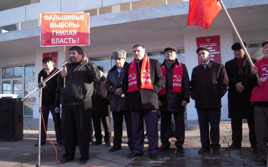 "Интерфакс": Дагестанские коммунисты не признают результаты голосования в республике по выборам в Госдуму.  Избиратели не верят, что свыше 90% населения республики поддержали "Единую Россию"