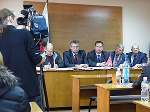"Должностные лица ответят по закону за всё, что они творили на выборах". Пресс-конференция коммунистов Приморья