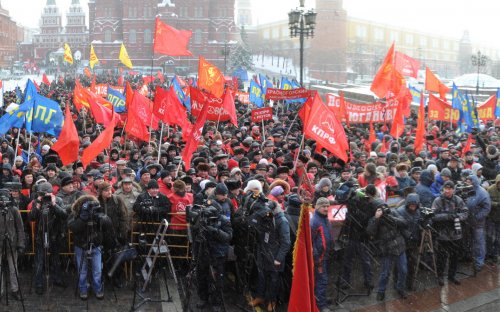 Агентство Firstnews c митинга на  Манежной: КПРФ предлагает выбрать главой ЦИК кандидата от оппозиции