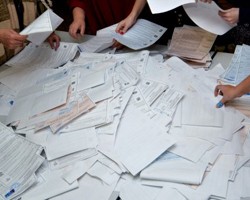 Если два свидетеля подтвердят наличие вброса бюллетеней – немедленно заклеить прорезь урны! Законопроекты коммунистов в Госдуме