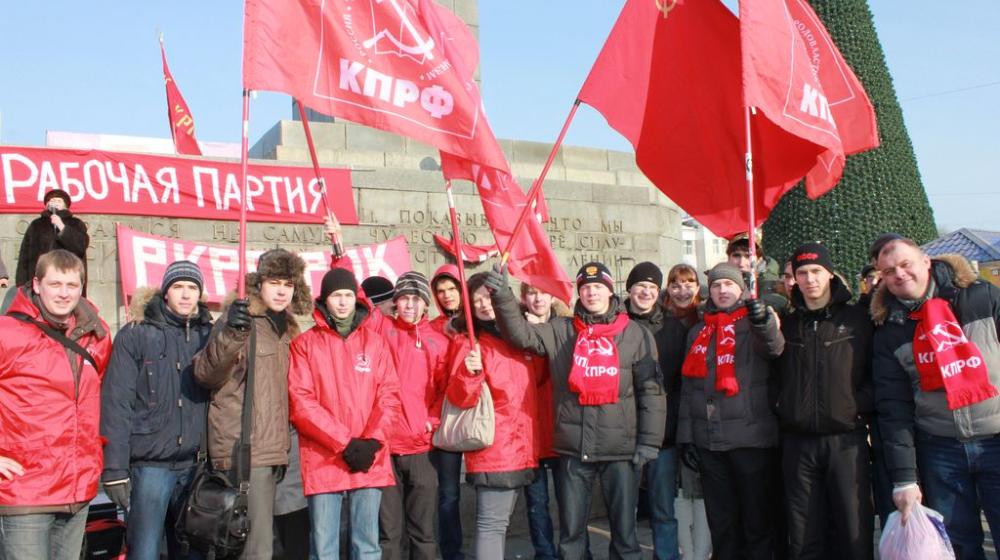 В Екатеринбурге прошел митинг в честь Дня Советской Армии и ВМФ