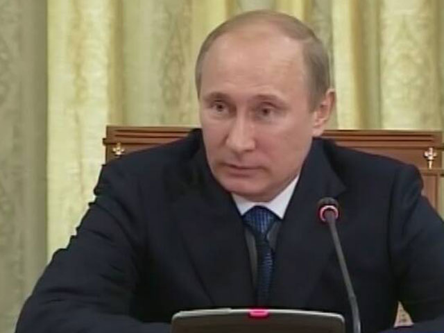 Штаб Путина приглашает на подписание скандального договора о выборах. А сам Путин улетел в другой конец страны