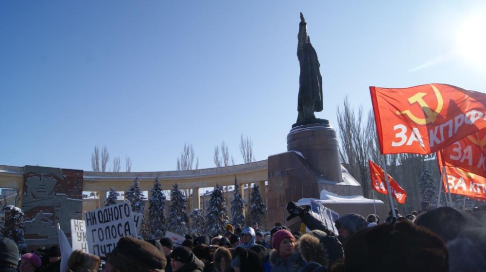 «Мы за честные амфоры!» Сталинградские коммунисты вышли на площадь протестовать против итогов выборов 4 декабря 
