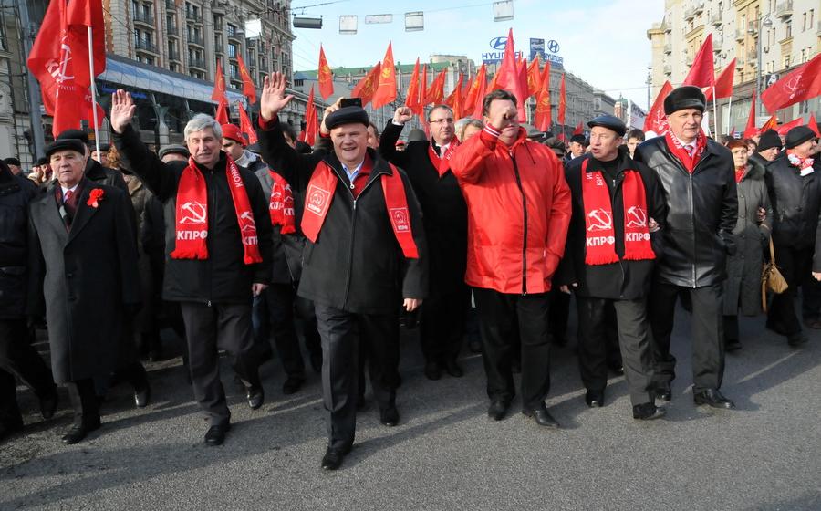 КПРФ, Штаб протестных действий зовут на Всероссийскую акцию 23 февраля: «За достойную жизнь и честные выборы! Зюганов - наш Президент! Власть и собственность народу! Прекратить сердюковский погром армии!»