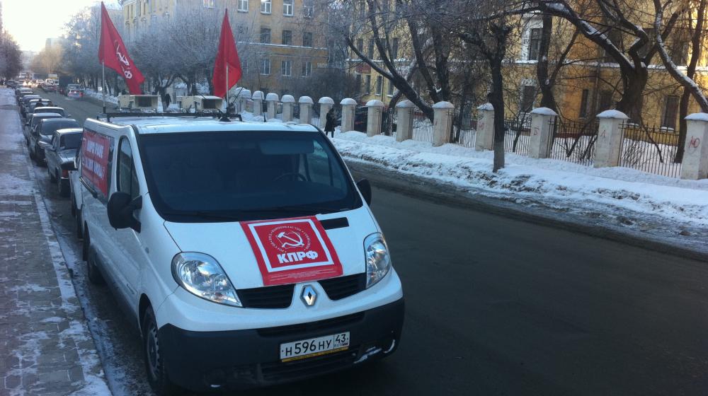 По улицам Кирова начал курсировать агитационный автобус КПРФ
