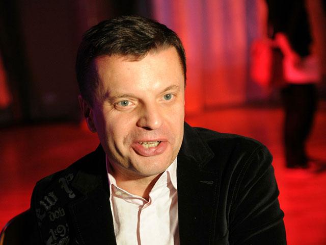 Оппозицию через МЧС попытались склонить к договору о выборах на "Первом канале". В авторы вписали Парфенова, который возмущен обманом. При этом из студии «Первого» выгнали секретаря ЦК КПРФ Ю.В.Афонина. 