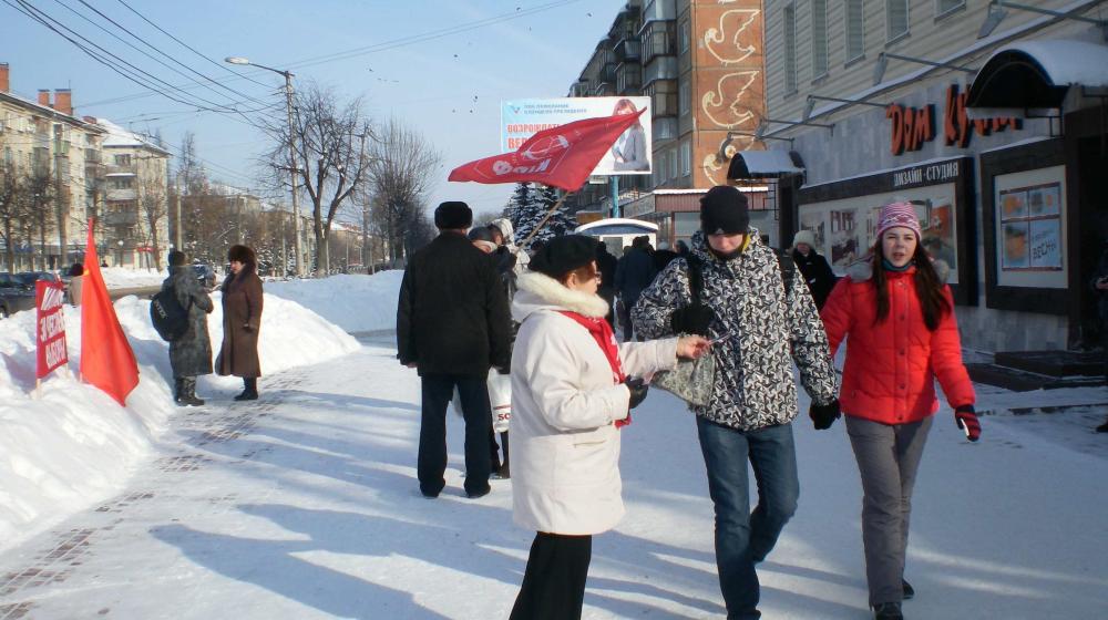 В  Калуге состоялся автопробег под лозунгом «4 марта выбираем Зюганова!»