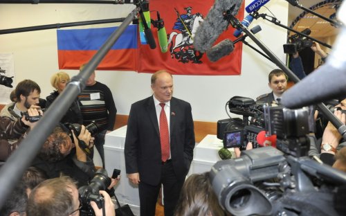 Г.А.Зюганов на выборах президента РФ проголосовал за "умную и преуспевающую Россию"