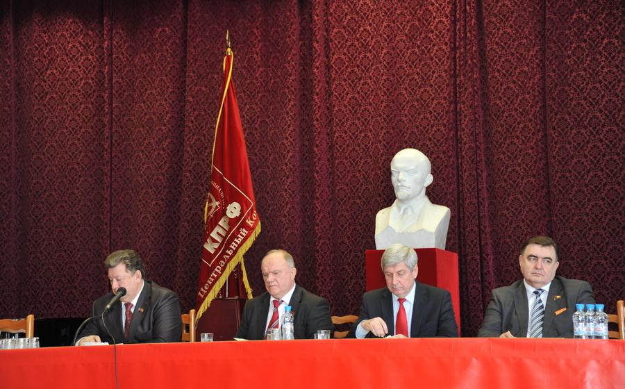 «Интерфакс»:"Единую Россию" заменит "Народный фронт", прогнозирует Г.А. Зюганов