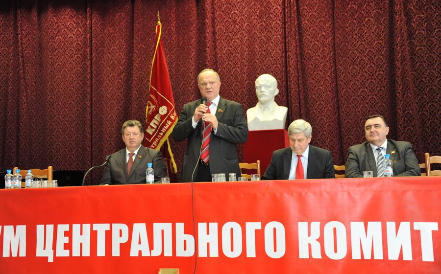 «Интерфакс»: Г.А. Зюганов ставит задачу коммунистам будить классовое сознание пролетариата