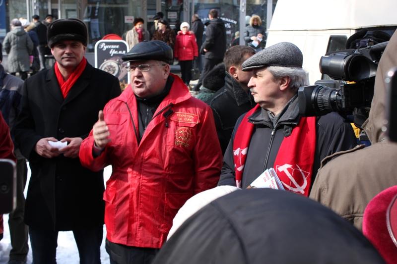 Краснодар: Красные в городе! Акция по распространению агитлитературы за Г.А.Зюганова в столице Кубани