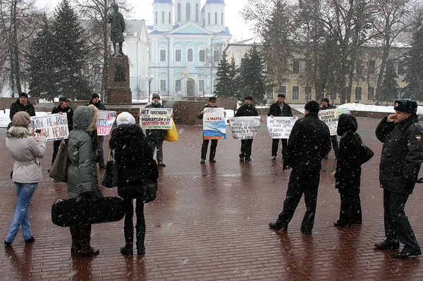 В Тамбове состоялся пикет против административного произвола в школе №31