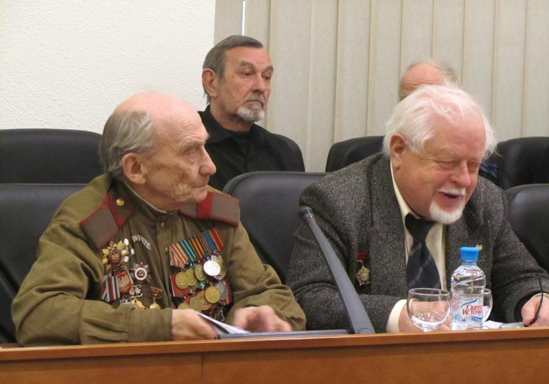 Москва. Ветераны собирают подписи в поддержку законопроекта КПРФ о «детях войны»