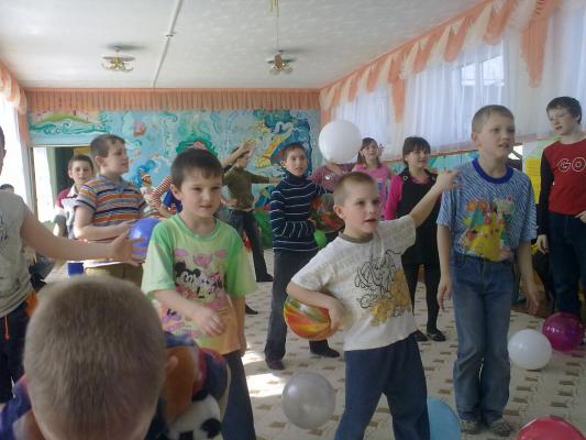Алтайский край. Молодые коммунисты шефствуют над детскими домами