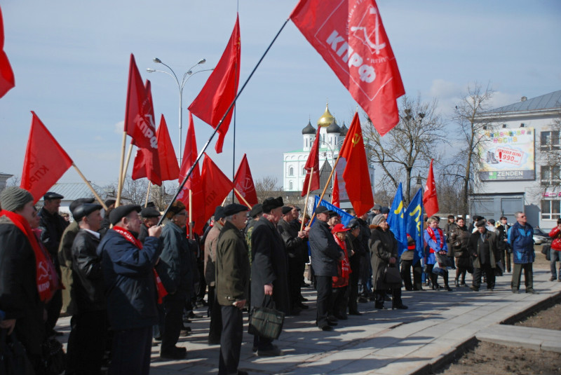 Даёшь народное правительство! Митинг КПРФ в Пскове