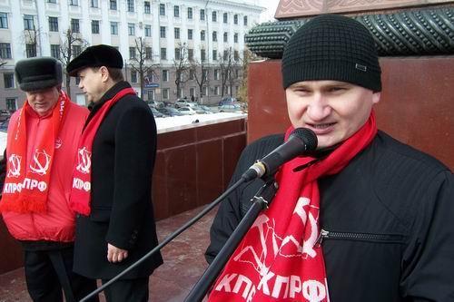Татарстан, Казань: «За достойную жизнь!», «Россия требует перемен!», «Россия, НАТО – не друзья, не пара!», «С Америкой соревноваться на стадионе, а не на полигоне!»