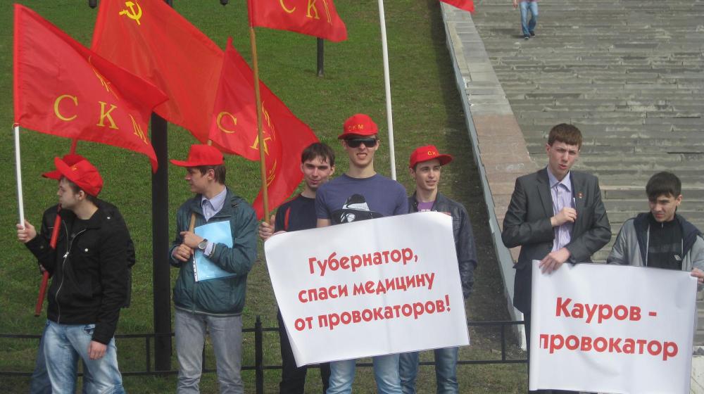 Владимир: Прочь, провокаторы! Комсомол за губернатора!