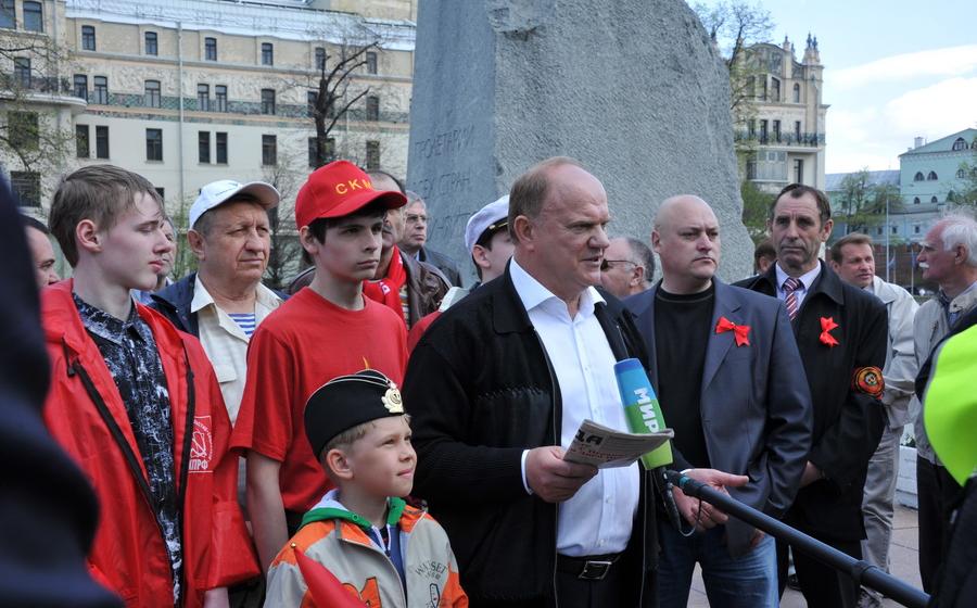 Первомайская демонстрация КПРФ в Москве (фоторепортаж)