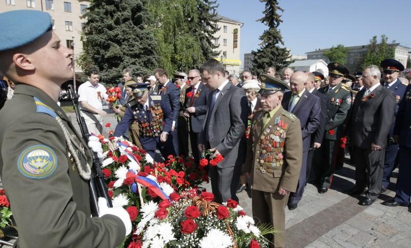 Тульские коммунисты провели шествие с портретами И.В.Сталина