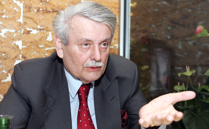 Б.Милошевич: Богатства России уже объявили «общим достоянием»
