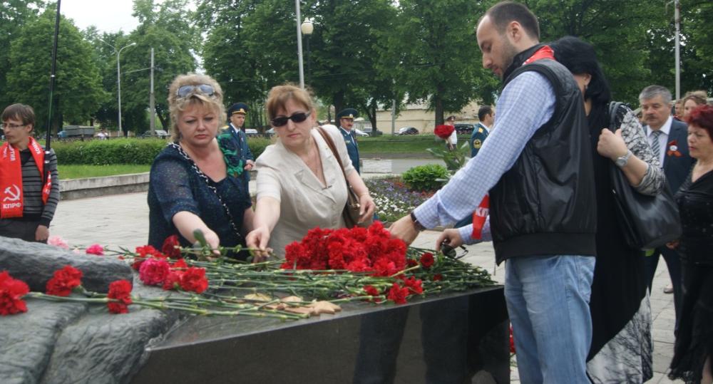 Северная Осетия. Коммунисты возложили цветы к обелиску верховного главнокомандующего в годы Великой Отечественной войны И.В. Сталина