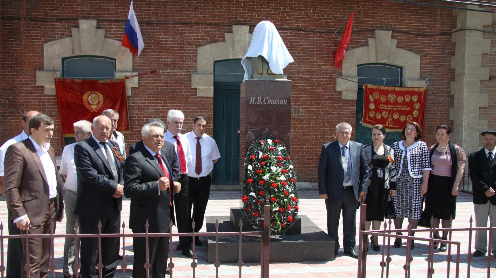 Бюст И.В. Сталину открыт в дагестанском селе Новокаякент 