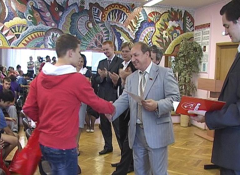 Делегация МГК КПРФ во главе с В.Ф. Рашкиным посетила столичный детский дом