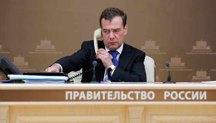 Медведев готовится спасать олигархов ценой помощи населению