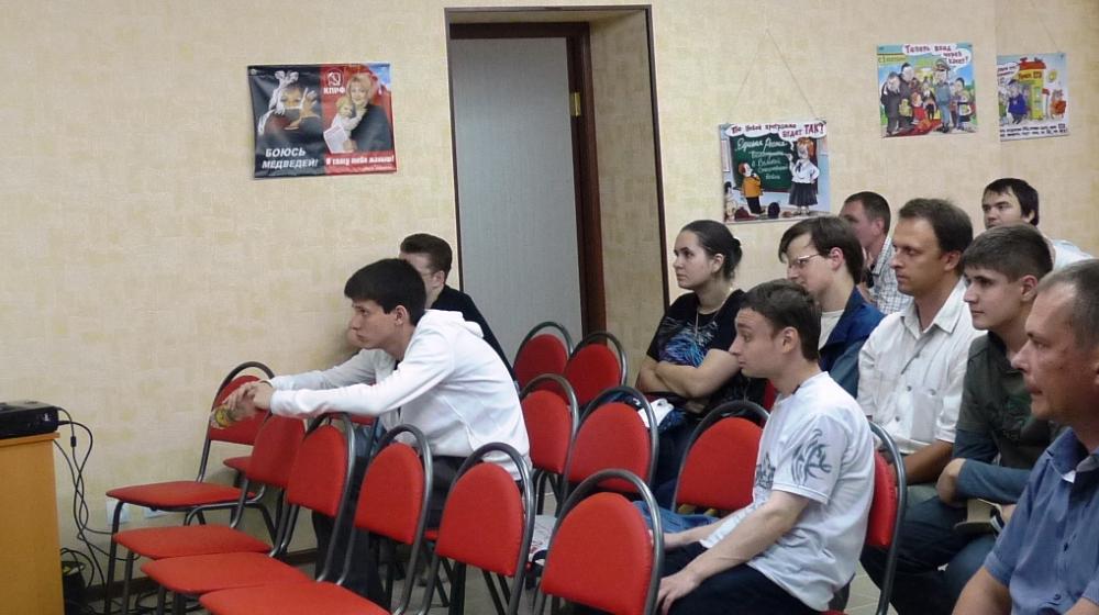 Саратов. Коммунисты и комсомольцы провели совместное открытое собрание, на которое пригласили представителей общественных организаций